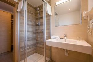 Koupelna v ubytování Hotel Gasthof Jäger Zillertal