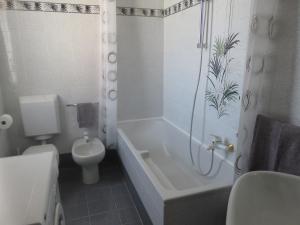A bathroom at La Palma
