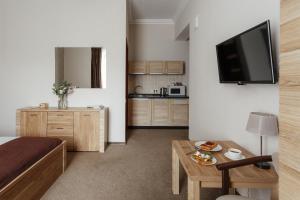 Kuchyň nebo kuchyňský kout v ubytování NoName Hotel Odessa