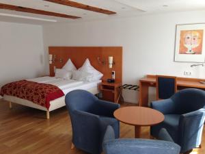 Postel nebo postele na pokoji v ubytování Bodensee-Hotel Kreuz