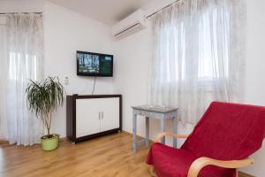 Televízia a/alebo spoločenská miestnosť v ubytovaní Villa Nada