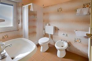 Koupelna v ubytování Albergo Mancuso del Voison
