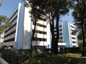an apartment building with trees in front of it at Residence Acapulco in Bibione