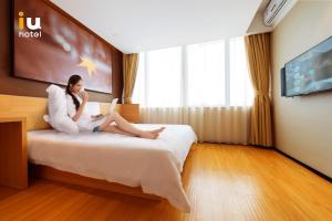 Telewizja i/lub zestaw kina domowego w obiekcie IU Hotel Hezhou Bus Terminal