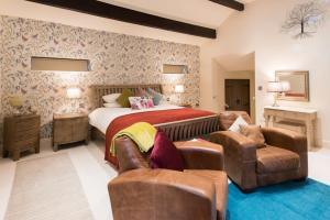 A bed or beds in a room at Cold Cotes Guest House 