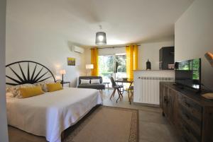 Postel nebo postele na pokoji v ubytování B&B La Badelle + 37 fotografií