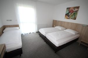 Postel nebo postele na pokoji v ubytování Bernstein-Motel Marchegg