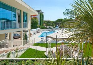 a view of a hotel with a swimming pool at Hotel Bolivar in Lido di Jesolo