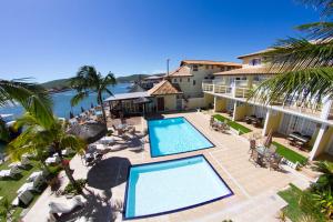 an aerial view of a resort with a swimming pool at Residencial Portoveleiro in Cabo Frio