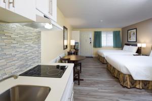 Postel nebo postele na pokoji v ubytování Siesta Suites