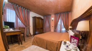 Postel nebo postele na pokoji v ubytování Hotel Al Ritrovo