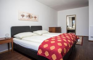 Postel nebo postele na pokoji v ubytování Hotel Faaker See Inn by S4Y