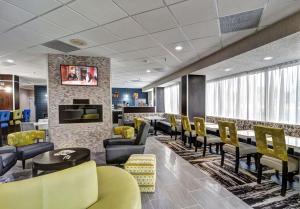 Лаундж или бар в Best Western Plus Hanes Mall