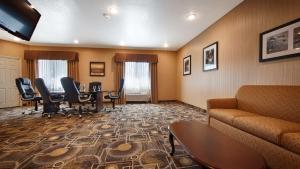 a living room with a couch and a table and chairs at Best Western San Dimas Hotel & Suites in San Dimas