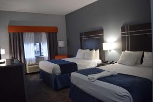 Una cama o camas en una habitación de Best Western Elkhart Inn & Suites