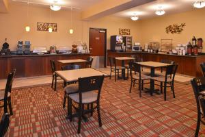 Restoran või mõni muu söögikoht majutusasutuses Best Western Wilsonville Inn & Suites