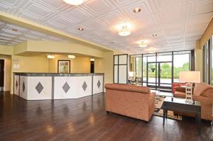 an office lobby with chairs and a reception desk at Best Western Cades Cove Inn in Townsend