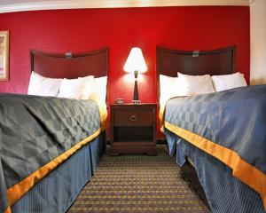 Postel nebo postele na pokoji v ubytování Americas Best Value Inn Kingsville