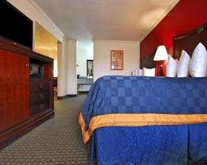 Postel nebo postele na pokoji v ubytování Americas Best Value Inn Kingsville