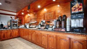Kuchyň nebo kuchyňský kout v ubytování Americas Best Value Inn Kingsville