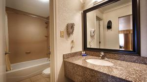 Koupelna v ubytování Americas Best Value Inn Kingsville