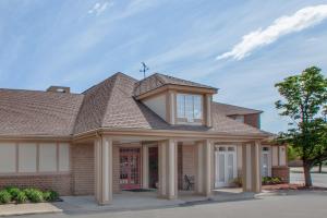 a house with a roof at Affordable Suites of America Detroit-Warren in Warren