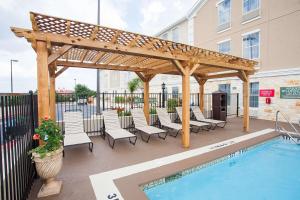 Bazén v ubytování Best Western Plus Georgetown Inn & Suites nebo v jeho okolí