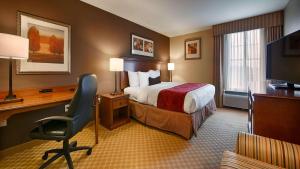 Postel nebo postele na pokoji v ubytování Best Western Plus Georgetown Inn & Suites