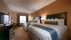 Postel nebo postele na pokoji v ubytování Best Western Plus Lytle Inn and Suites