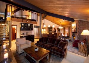 Galeriebild der Unterkunft Jasper Inn & Suites by INNhotels in Jasper