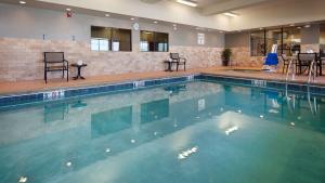 Swimmingpoolen hos eller tæt på Best Western Plus Stevens County Inn