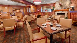 A seating area at Best Western Ramkota Hotel