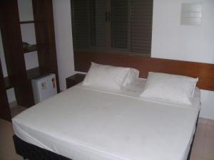 A bed or beds in a room at Pousada Jaó