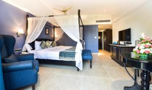 Postel nebo postele na pokoji v ubytování Silver Sands Serenity Resort, Candolim