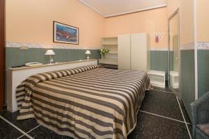Postel nebo postele na pokoji v ubytování Hotel Morchio Mhotelsgroup