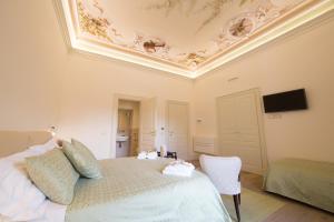 A television and/or entertainment centre at Il Leone Blu