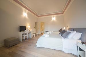 A bed or beds in a room at Il Leone Blu