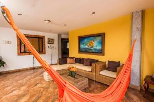 a living room with a couch and a hammock at Hotel El Ancla in La Vega