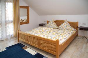 Ein Bett oder Betten in einem Zimmer der Unterkunft Ferienhaus Bauerngarten