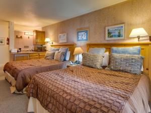 a hotel room with two beds and a kitchen at Northstar Original Village Studio One in Truckee