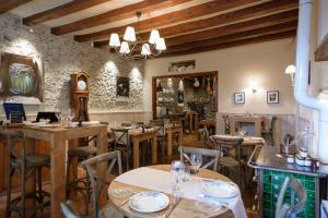 Restaurace v ubytování L'Hotellerie de la Toile à Beurre