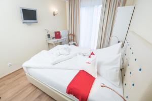 Łóżko lub łóżka w pokoju w obiekcie Hotel Sonnalm - SPA,Idyll,Dining