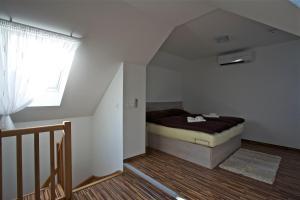 Postel nebo postele na pokoji v ubytování Pútnický mlyn