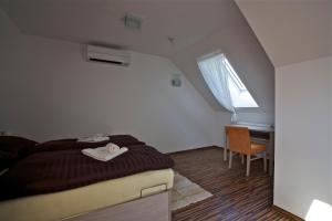 Postel nebo postele na pokoji v ubytování Pútnický mlyn
