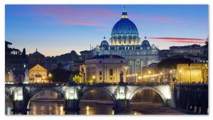 ローマにあるValentina Vatican Apartmentの橋と大聖堂の景色を望む