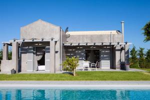 The swimming pool at or close to Villa Lefteris