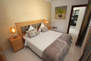 Ένα ή περισσότερα κρεβάτια σε δωμάτιο στο Casa Sevilla Finca SanJuan, Playa San Juan +114 φωτογραφίες