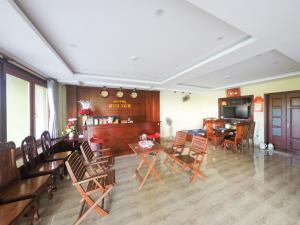 a dining room with a table and chairs at Hoa Sua Hotel in Vung Tau