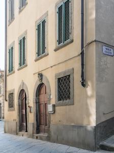 カスティリオーン・フィオレンティーノにあるRooms San Giulianoの二戸建ての建物