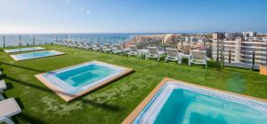 Бассейн в HL Suitehotel Playa del Inglés - Adults Only или поблизости